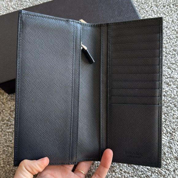 Prada wallet - Picture 3 of 9
